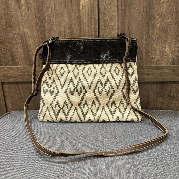 Myra Bag Pare Rug Pouch Crossbody Bag - Picture 1 of 7